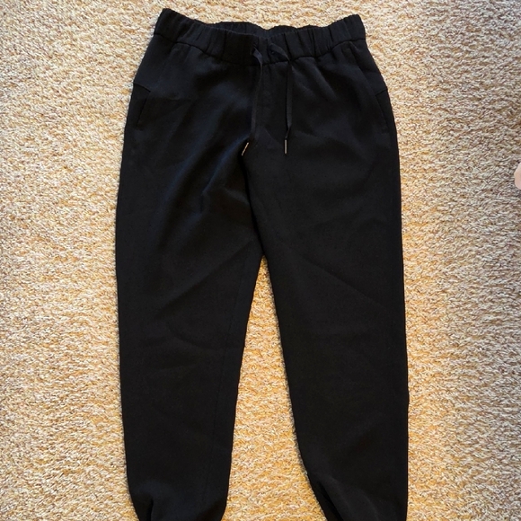 Black Lululemon Joggers Luxtreme 6 Never Worn - Picture 1 of 3